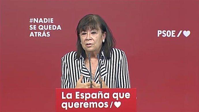 La presidenta del PSOE, Cristina Narbona, en declaraciones a los medios en la sede socialista de Ferraz este domingo 6 de septiembre
