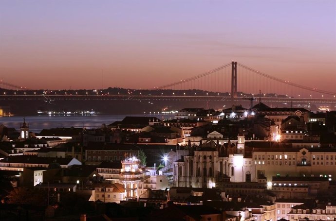 Ciudad de Lisboa y puente