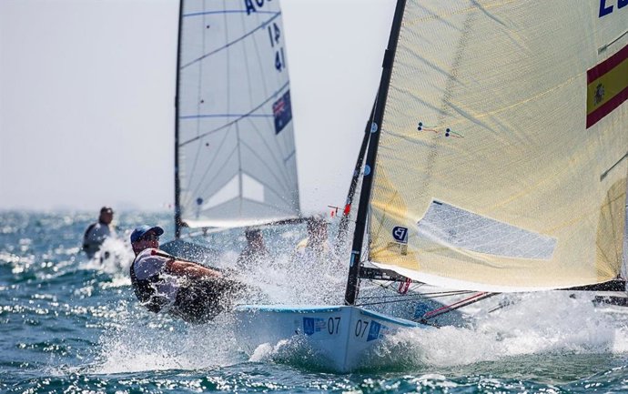 El regatista español Joan Cardona durante el Campeonato del Mundo de la clase Finn en Melbourne (Australia) de 2019