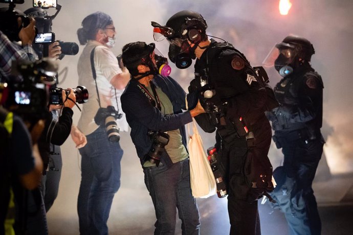 EEUU.- Detenidas más de 50 personas durante una nueva noche de protestas contra 