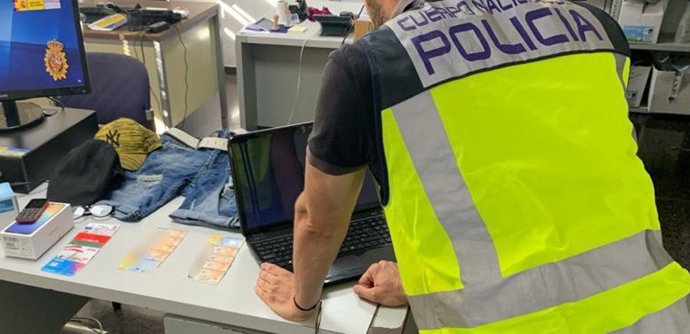 Desmantelan en Mallorca un grupo que suplantaba a terceras personas para sacar dinero del banco