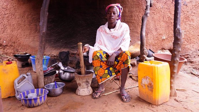 Una mujer desplazada por la violencia en Malí