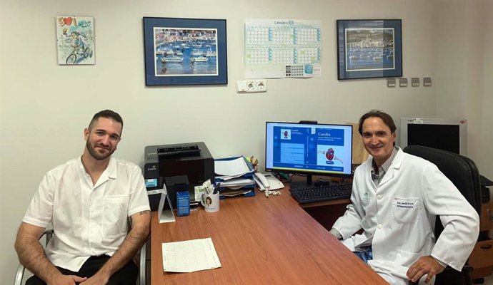 El jefe de Cardiología y el estudiante autores del manual