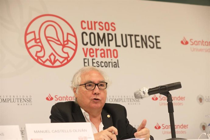 El ministro de Universidades, Manuel Castells