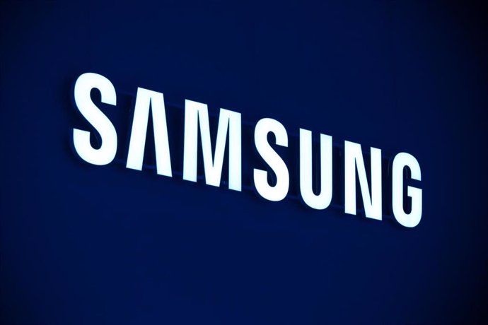 FILED - 01 September 2012, Berlin: The logo of the Korean company "Samsung" seen at the IFA 2012 International Consumer Electronics Fair in Berlin. Electronics giant Samsung expects to increase its profits for the first quarter of 2020, largely due to a