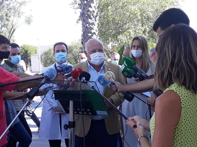 El consejero de Salud, Jesús Aguirre.