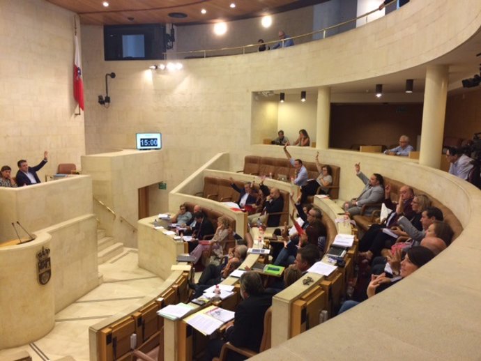 Imagen de un Pleno del Parlamento de Cantabria