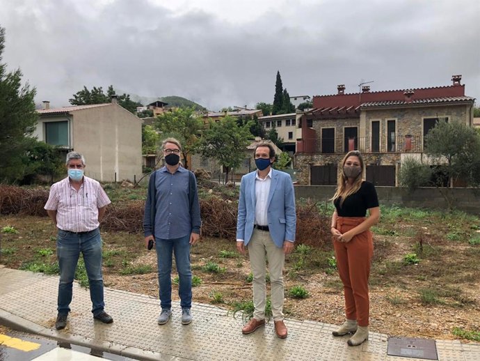 El conseller de Movilidad y Vivienda, Marc Pons, en la visita, este lunes, a Puigpunyent.