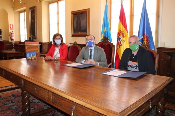 Mario Arias, en el centro