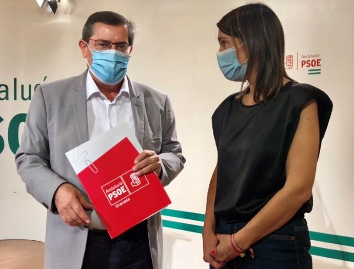 José Entrena y Olga Manzano, del PSOE, en rueda de prensa sobre educación