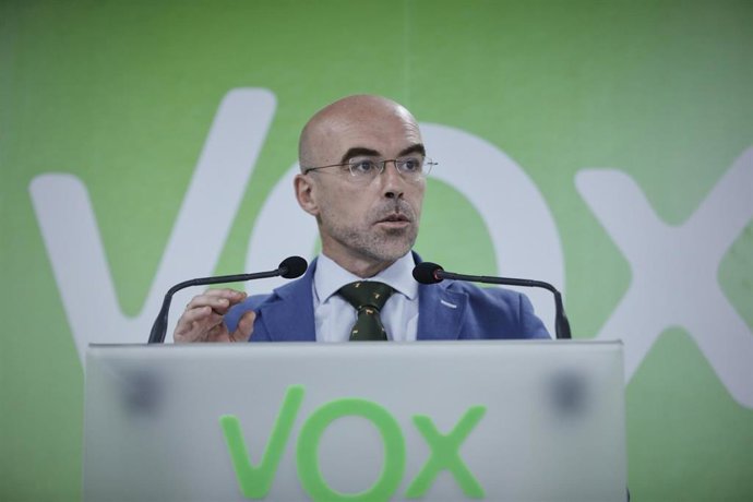 El eurodiputado de Vox Jorge Buxadé, ofrece un rueda de prensa tras la reunión del Comité de Acción Política del partido