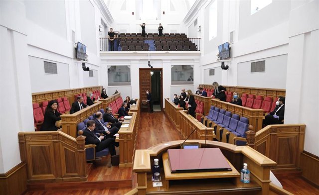 Visión del pleno de las Cortes de C-LM por el Covid-19.