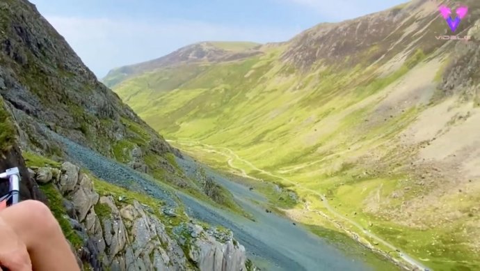 Así es acampar al borde de un acantilado a más de 150 metros de altura