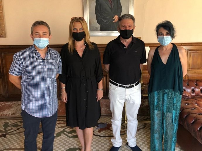 Promotores de un libro de "covicocina"