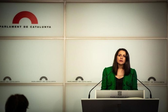 La presidenta de Cs, Inés Arrimadas, en una conferncia de premsa al Parlament.