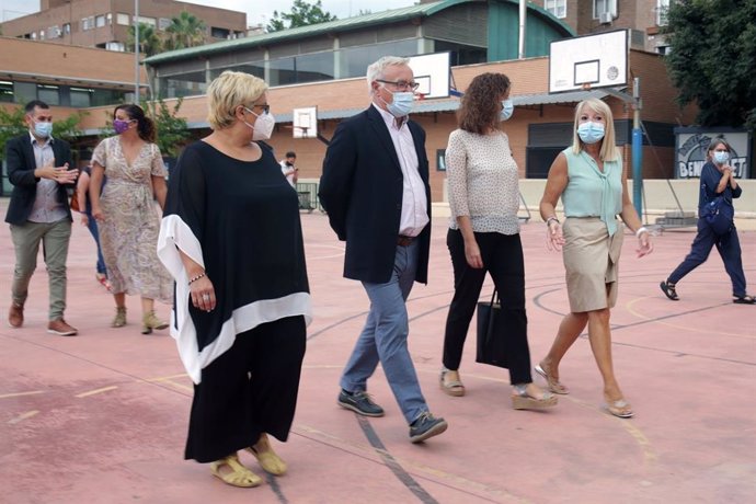 El alcalde de Valncia, Joan Ribó, y concejales visitan colegios municipales