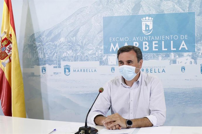 El portavoz del equipo de gobierno de Marbella, Félix Romero, en rueda de prensa