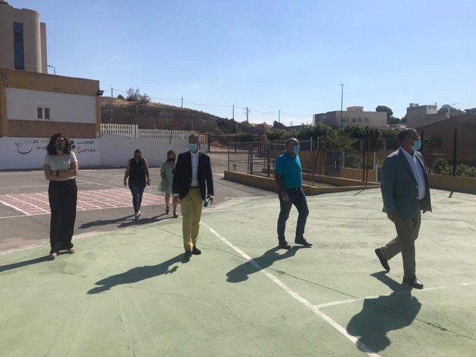 El delegado de Educación en Almería visita varios centros escolares de Albox