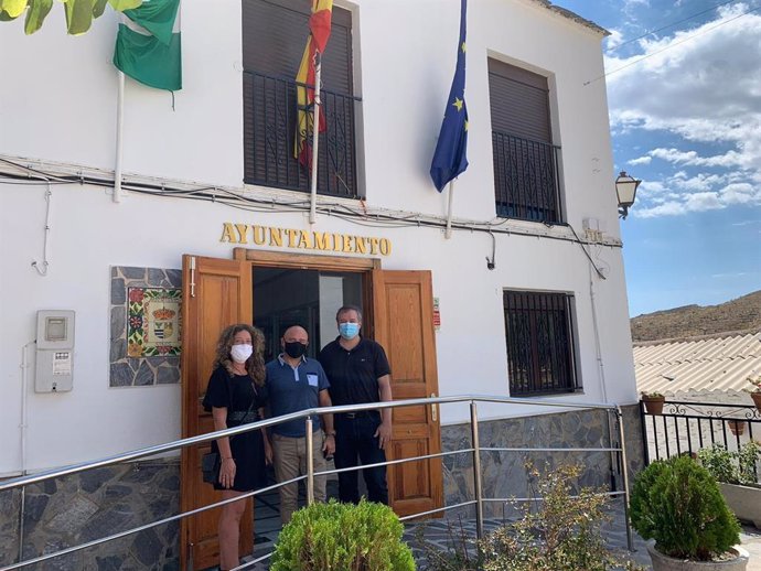 El delegado de Turismo visita el municipio de Senés (Almería)