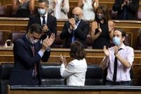 Iglesias revela una "discusión fuerte" con Sánchez, quien que se disculpó por no informarle de la salida del Rey emérito