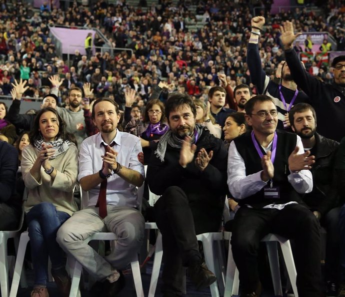 Irene Montero, Pablo Iglesias, Rafa Mayoral, Juan Carlos Monedero y Juanma del Olmo en un acto de Podemos