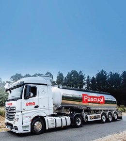 Camión de reparto de Pascual con la nueva imagen del plan estratégico