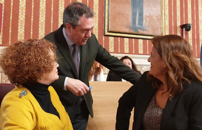 Juan Espadas, junto a Adela Castaño y Sonia Gaya