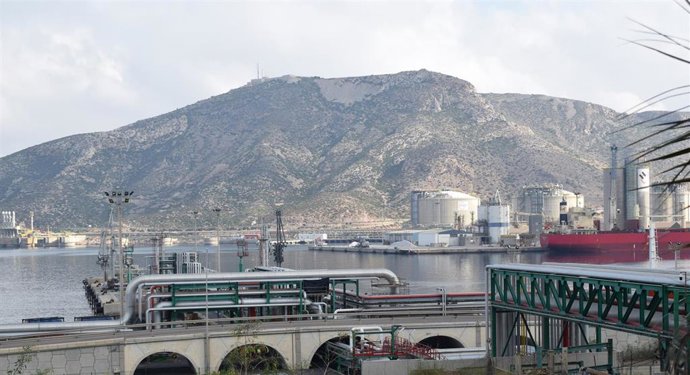 Avanzan las obras de la APC para la prolongación del rack de tuberías hasta la zona de El Fangal