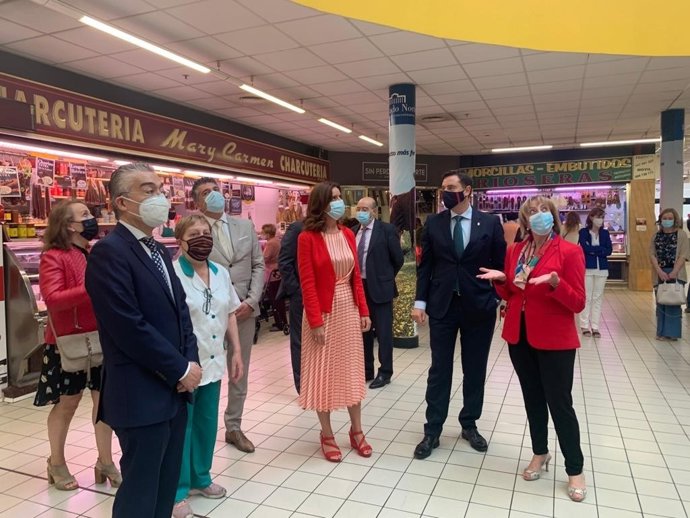 En el centro, Carlota Amigo, consejera de Empleo e Industria, y a su derecha el alcalde de Burgos, Daniel de la Rosa