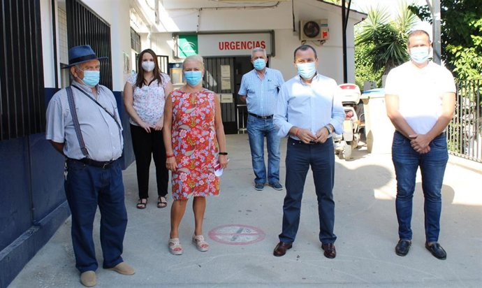 José Luis Ruiz Espejo, secretario general del PSOE de Málaga, e Isabel Herrera, concejala socialista de Cuevas de San Marcos, en el municipio malagueño