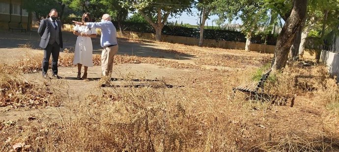 Evelia Ricón y Rafael Belmonte visitan un colegio de Triana