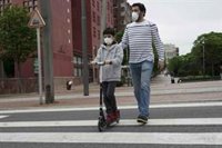 Malasmadres y 'Yo No Renuncio' exigen regular las bajas y el teletrabajo para las familias con niños en cuarentena