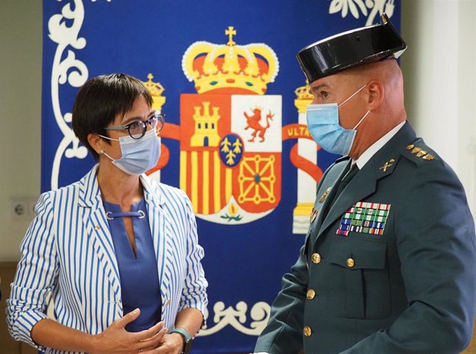 La directora general de la Guardia Civil, María Gámez, junto al jefe de la Guardia Civil de Navarra, José Santiago Martín