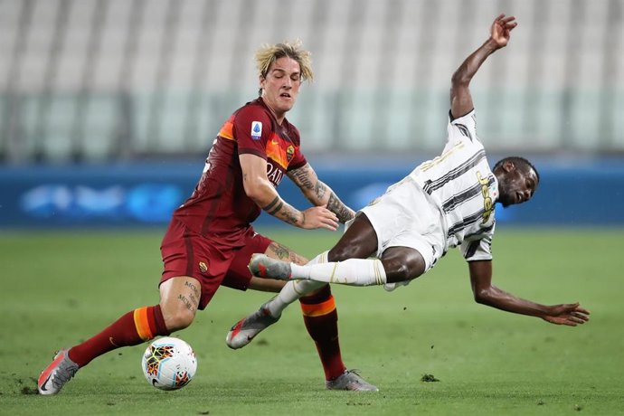 01 August 2020, Italy, Turin: Juventus's Blaise Matuidi (L) and Roma's Nicolo Zaniolo battle for the ball during the Italian Serie A soccer match between Juventus and AS Roma at the Allianz Stadium. Photo: Jonathan Moscrop/CSM via ZUMA Wire /dpa