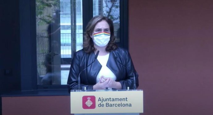 La alcaldesa de Barcelona, Ada Colau, en rueda de prensa.