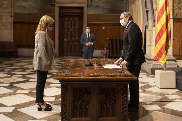 La nueva consellera de Cultura, ngels Ponsa, junto al presidente de la Generalitat, Quim Torra, durante la toma de posesión de la primera, este martes 8 de septiembre del 2020.
