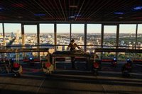 Una sesión de techno durante 3 horas desde el Faro de Moncloa reivindica este género musical en Madrid