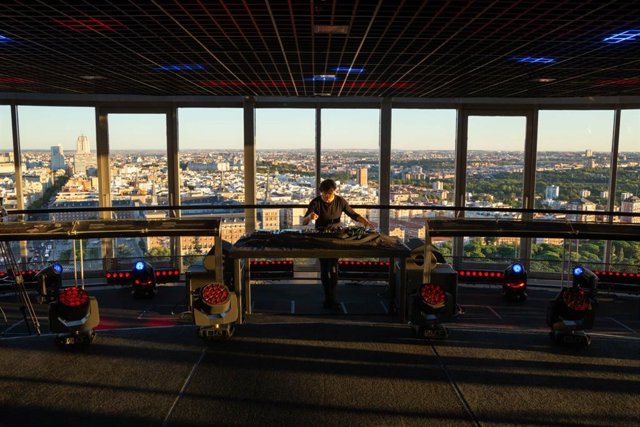 Sesión techno en el Faro de Moncloa