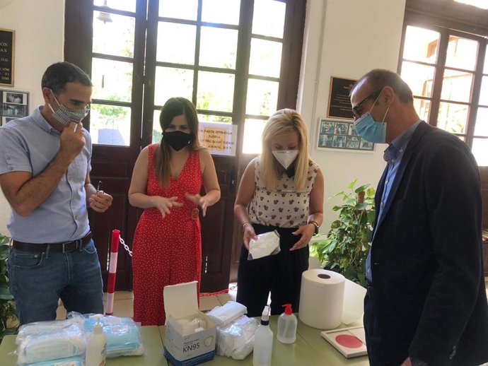 El director general de Planificación Educativa y Recursos Humanos, Víctor Marín,visita el centro Cierva Peñafiel, donde ya han recibido parte del material higiénico sanitario para docentes y personal de administración y servicios