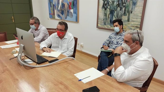 Reunión del equipo de gobierno de Torremolinos con la Delegación de Educación de la Junta para ceder instalaciones municipales a los centros educativos