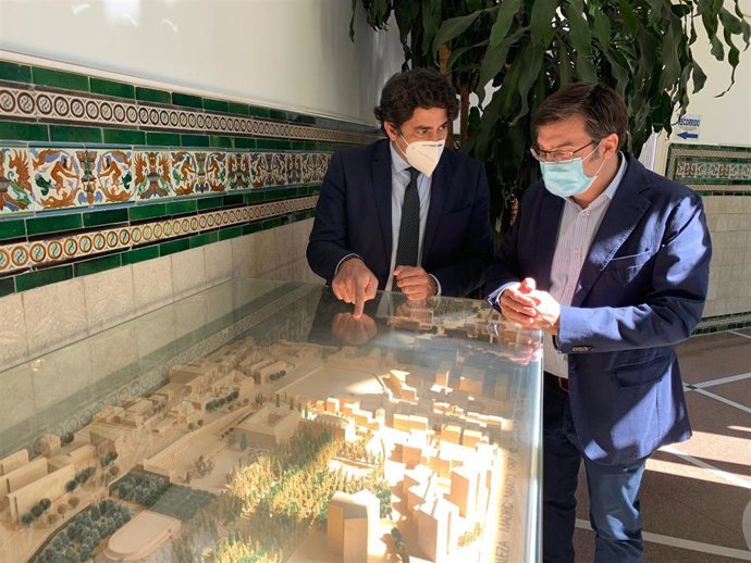 El consejero de Vivienda y Administración Local del Gobierno regional, David Pérez, y el concejal delegado del Área de Vivienda del Ayuntamiento de Madrid, Álvaro González.