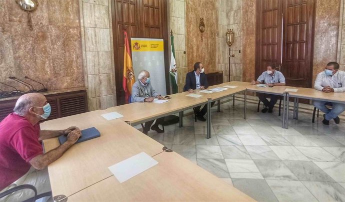 El subdelegado de Gobierno se reúne con el alcalde de Carboneras