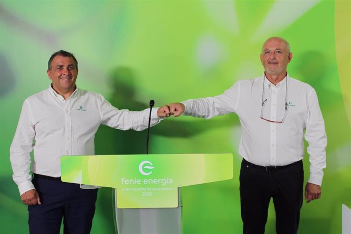 De izqda a derecha, Jaume Fornés presidente Feníe Energía y Carlos Moya, expresidente
