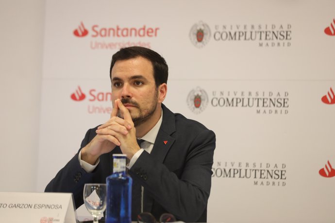 El ministro de Consumo, Alberto Garzón, participa en la ponencia 'Cambio de paradigma del consumo en el contexto post-Covid y en el Horizonte 2030' en San Lorenzo de El Escorial, Madrid (España), a 20 de julio de 2020.