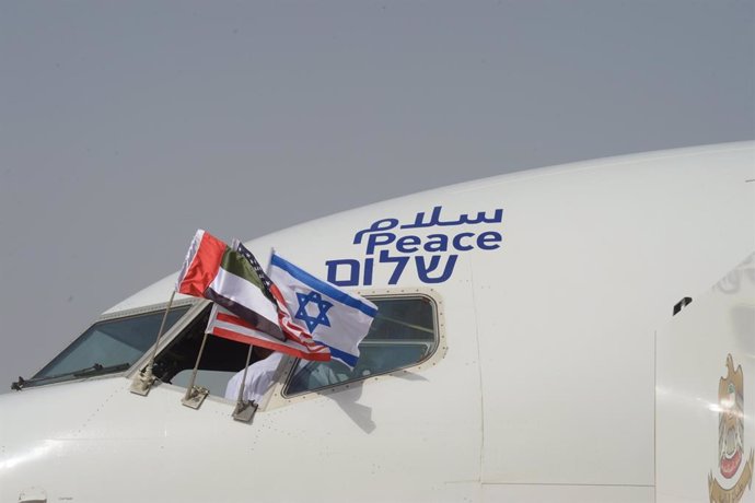 Banderas de EEUU, Israel y Emiratos Árabes Unidos (EAU) tras el acuerdo entre los gobiernos israelí y emiratí para normalizar sus relaciones