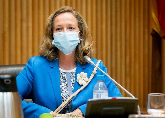 A vicepresidenta de Asuntos Económicos, Nadia Calviño, en su comparecencia ante el Congreso para dar cuenta del Fondo europeo SURE para políticas de empleo