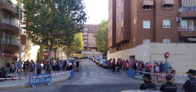 Decenas de manifestantes protestan en Cuenca antes del juicio contra encausados por el escrache en la boda de De Quinto