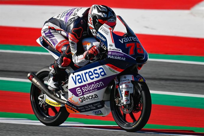 Albert Arenas durante una carrera del Mundial de Moto3 2020