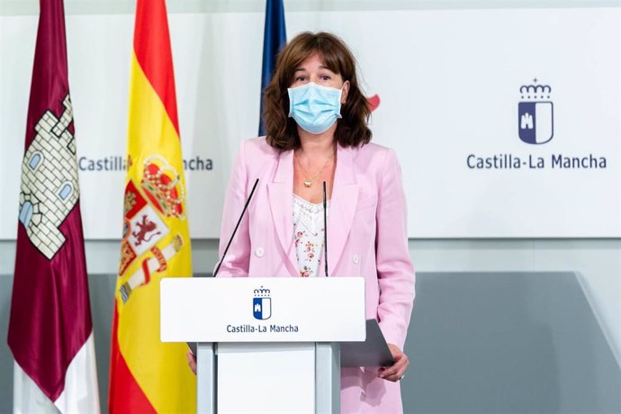 La consejera de Igualdad y portavoz del Gobierno de C-LM, Blanca Fernández, en rueda de prensa