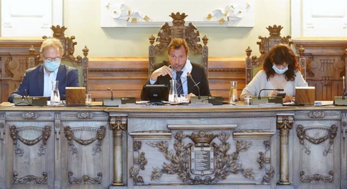 El alcalde de Valladolid preside el Pleno municipal del mes de septiembre.